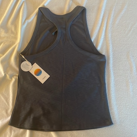 NWT XL Vuori Tank - Picture 2 of 2